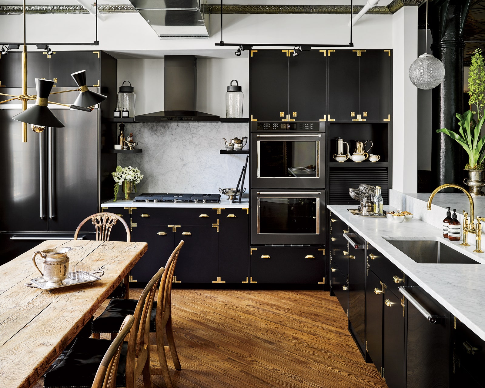 black kitchen appliances