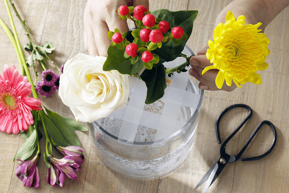 how to put flowers in a vase