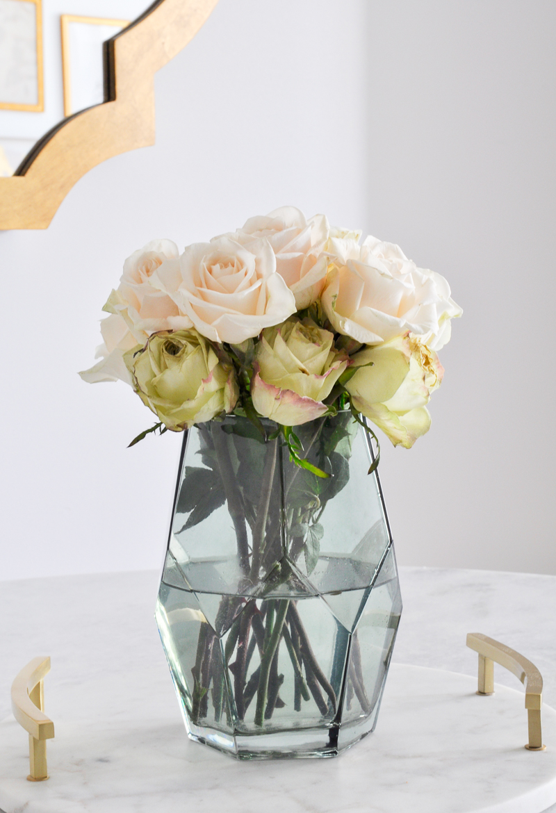 how to put roses in a vase