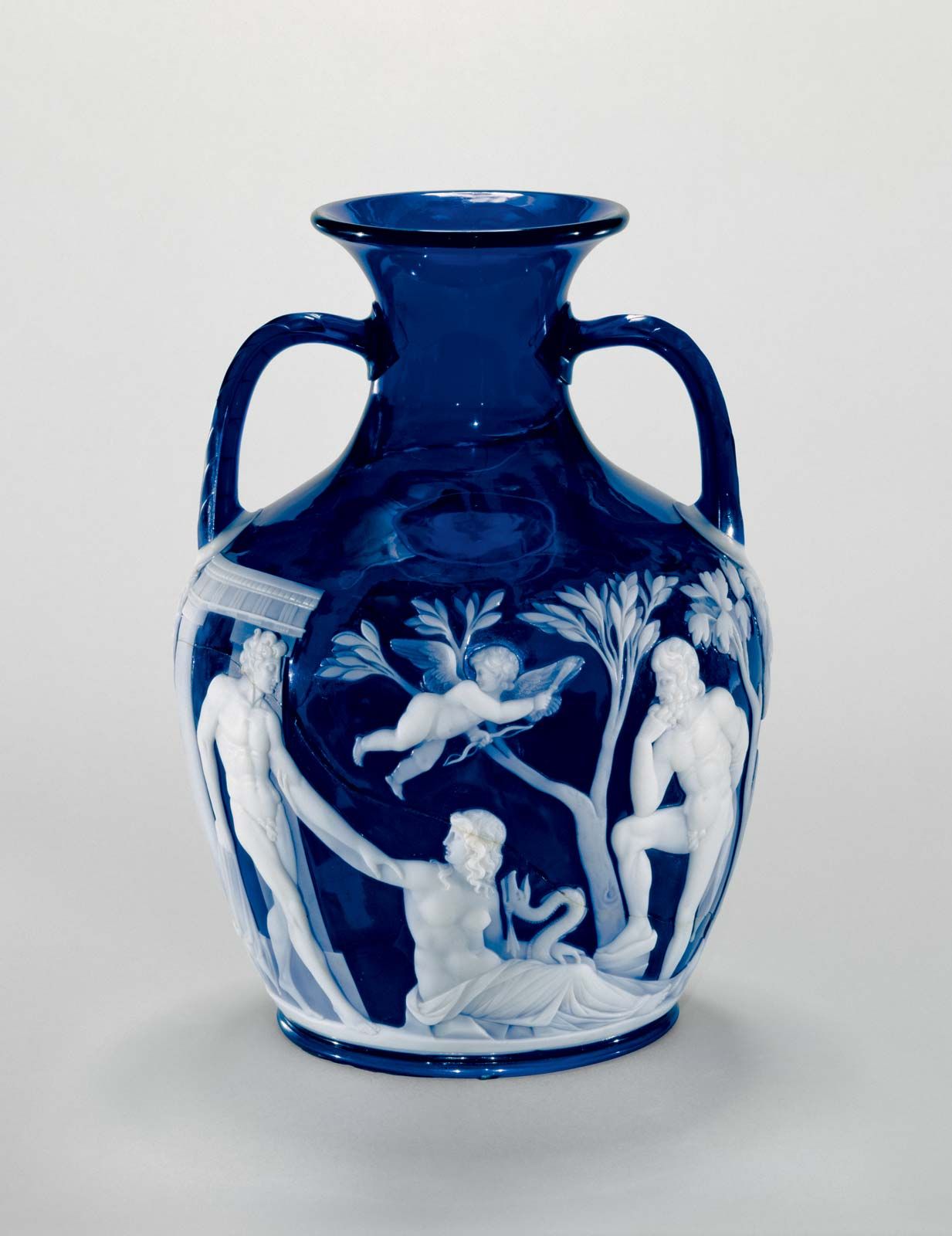 Unveiling the Portland Vase: A Tale of Ancient Elegance插图4