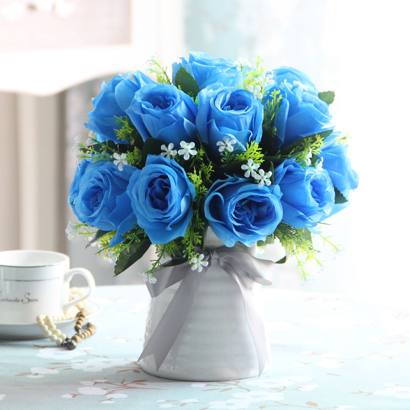 how to keep roses fresh in a vase