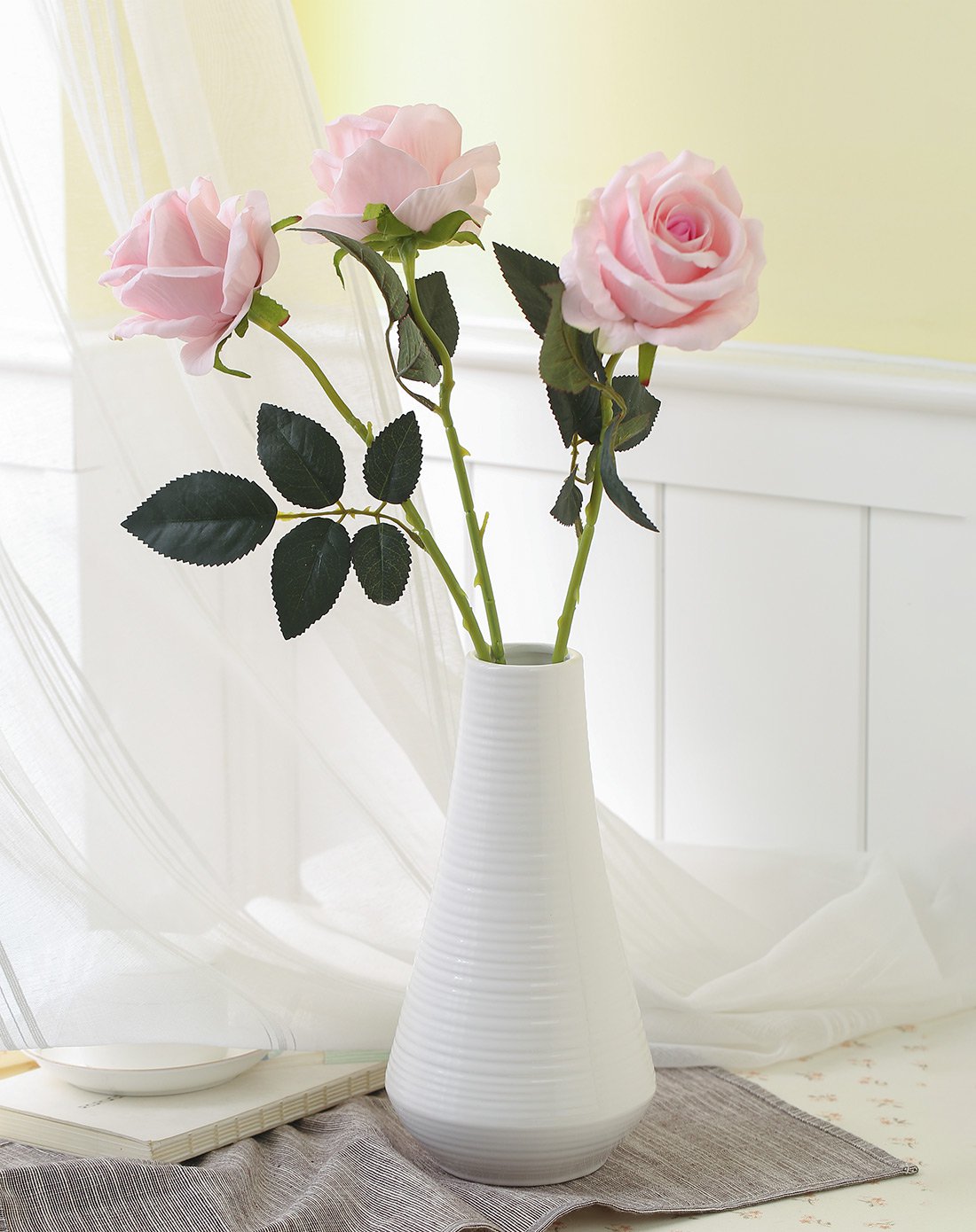 how to keep roses fresh in a vase