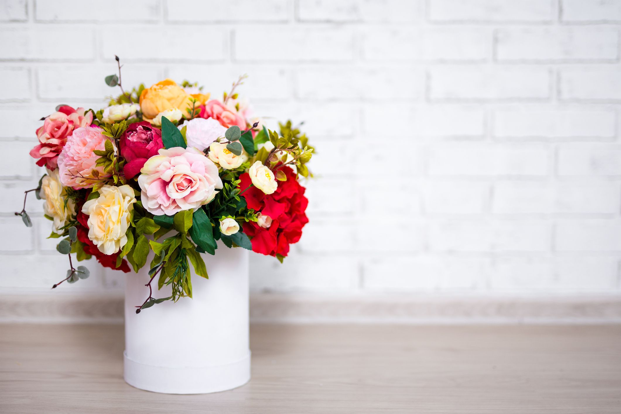 Art of Flower: Trimming Tips for Stunning Vase Displays插图4