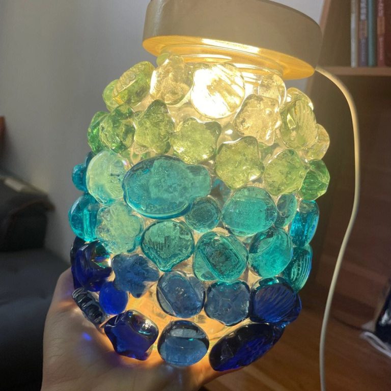 Turn Trash into Treasure: Crafting a Chic DIY Flower Vase缩略图