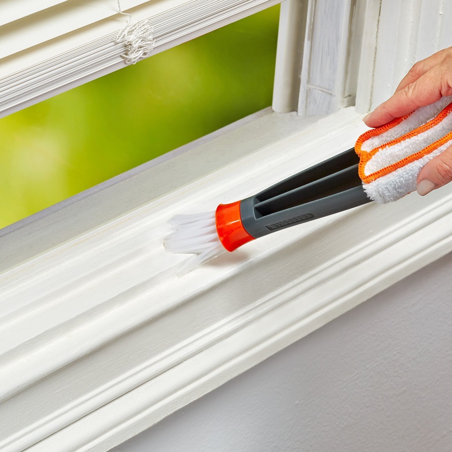 cleaning blinds