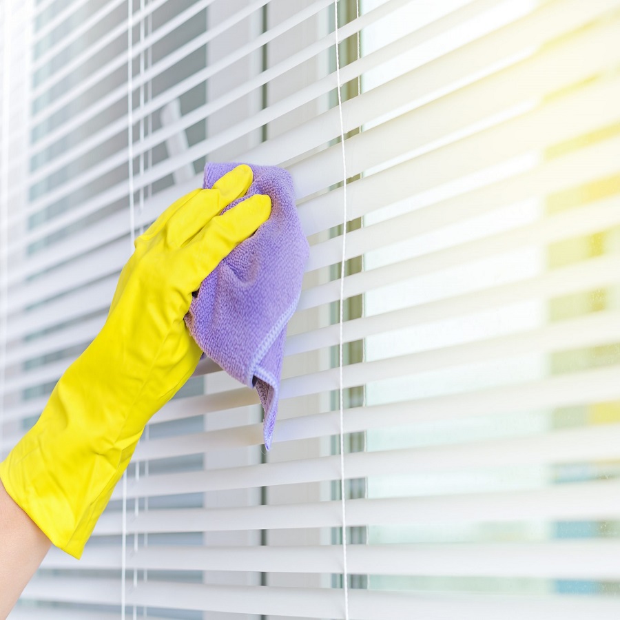 cleaning blinds