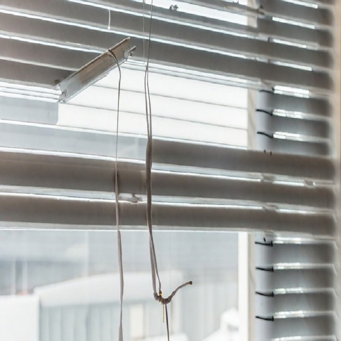 how to fix broken blinds