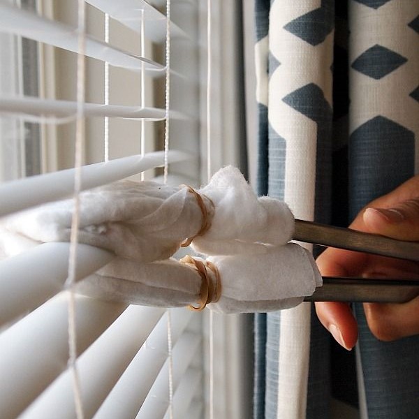 best way to clean mini blinds