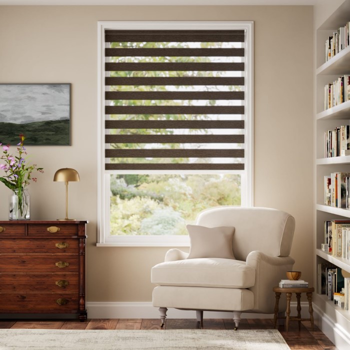 wooden mini blinds