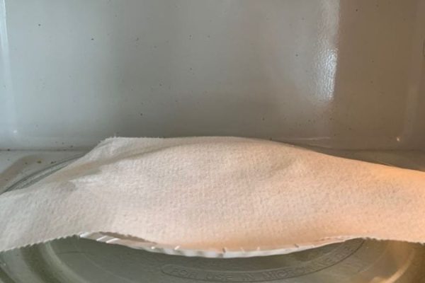 can you put a paper towel in the microwave