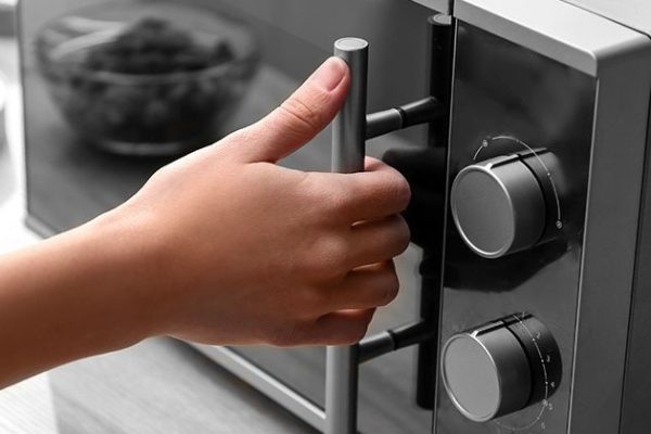 can you microwave aluminum tray