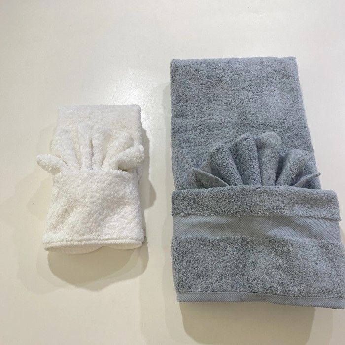 how to fold a towel