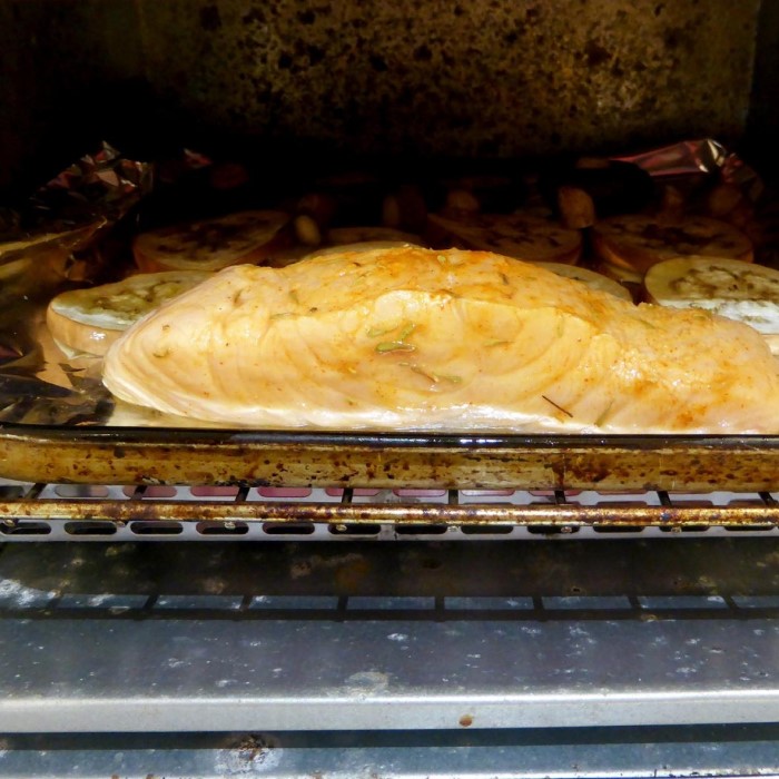 how long to cook salmon in toaster oven