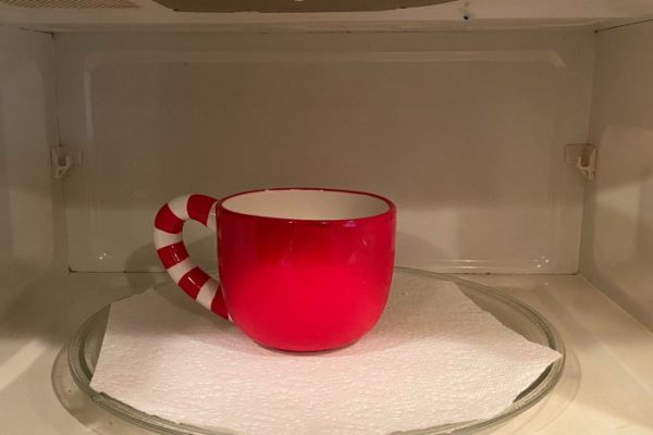 can i put paper towel in microwave