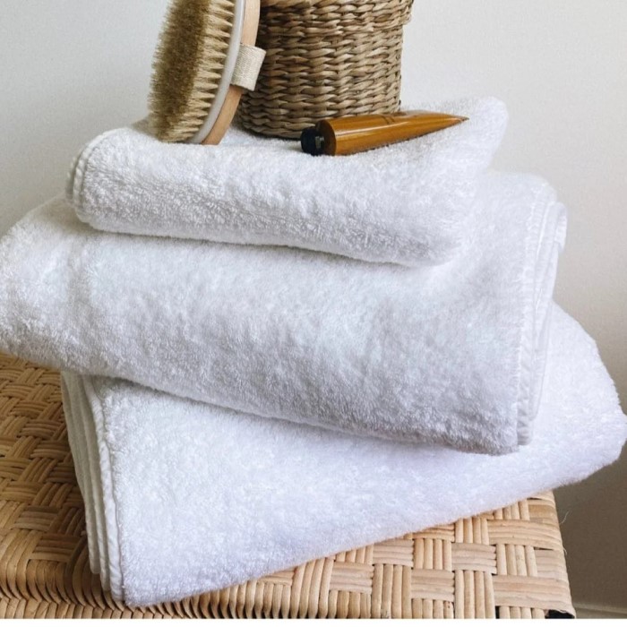 how to roll a towel
