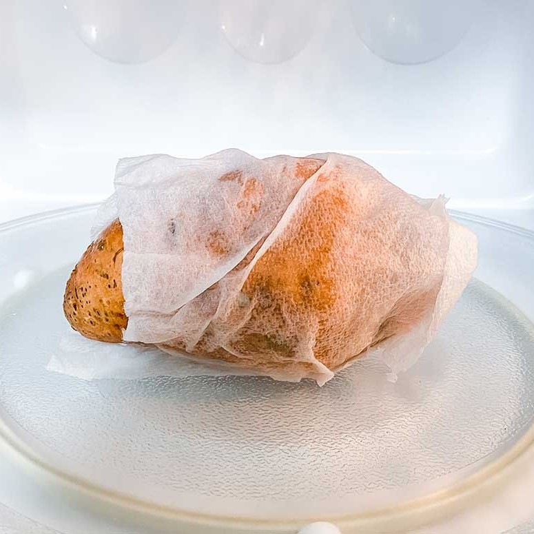 can you put a paper towel in the microwave