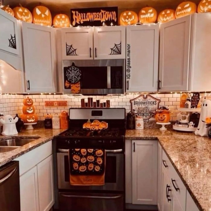 halloween kitchen decor