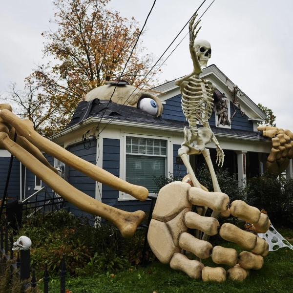 giant skull decoration
