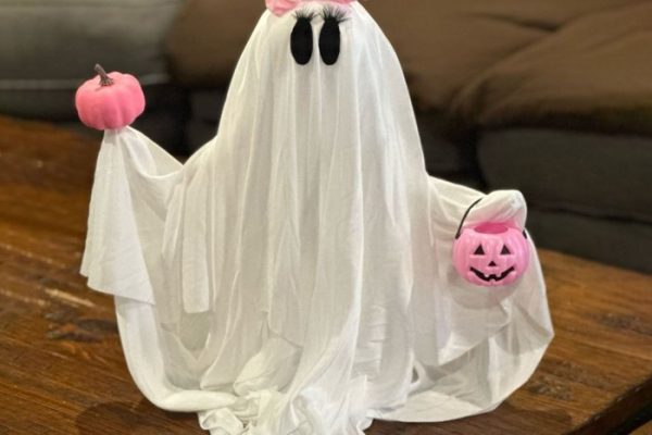 pink halloween decor