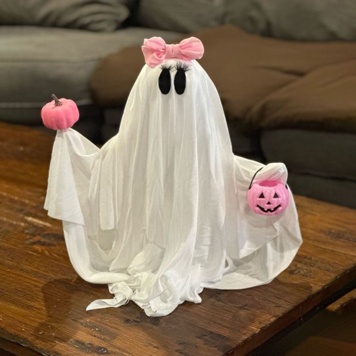 pink halloween decor