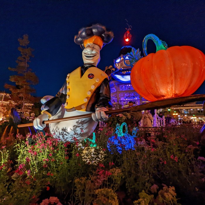 when does disneyland decorate for halloween