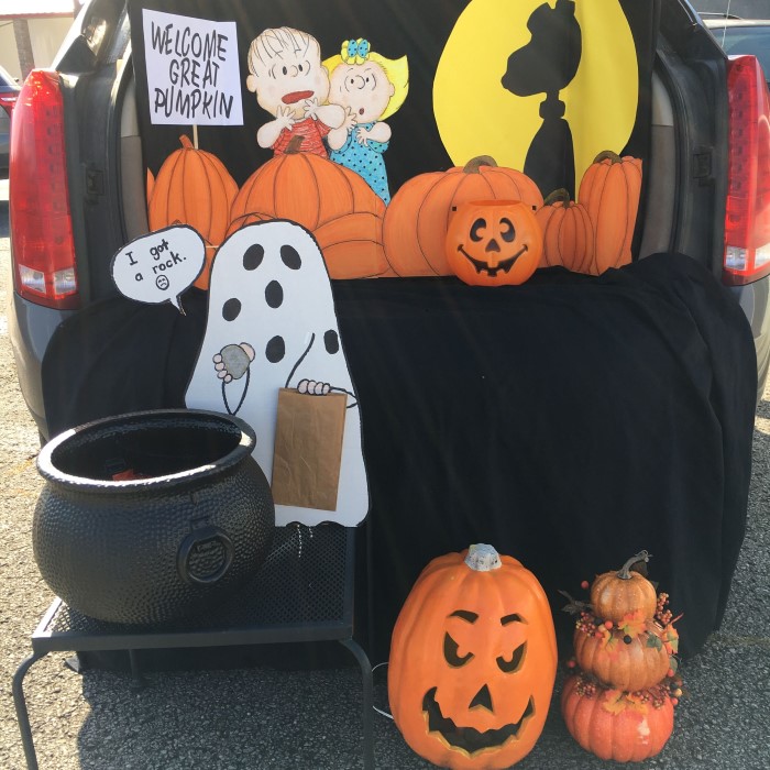 peanuts halloween decor