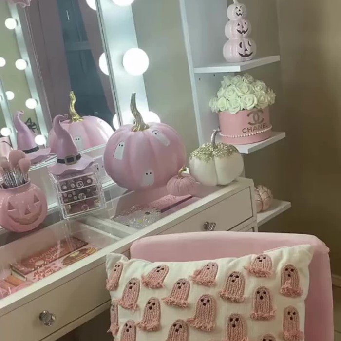 pink halloween decor