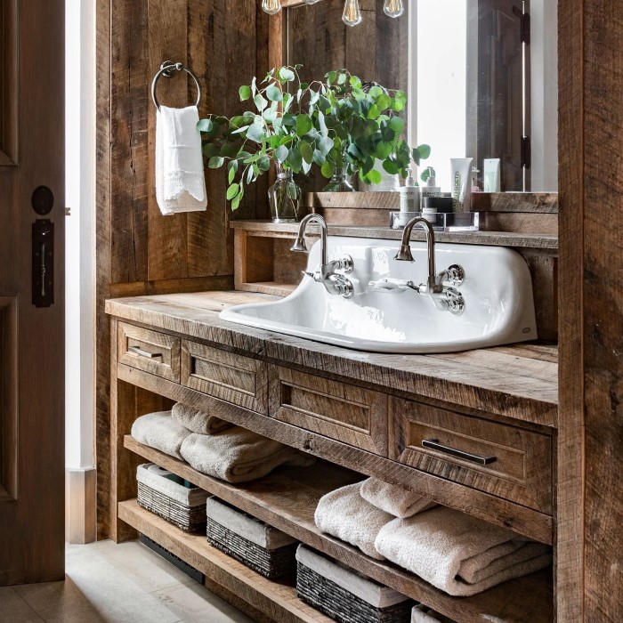 rustic bathroom decor
