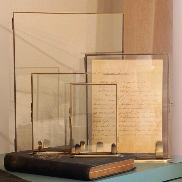 floating picture frame