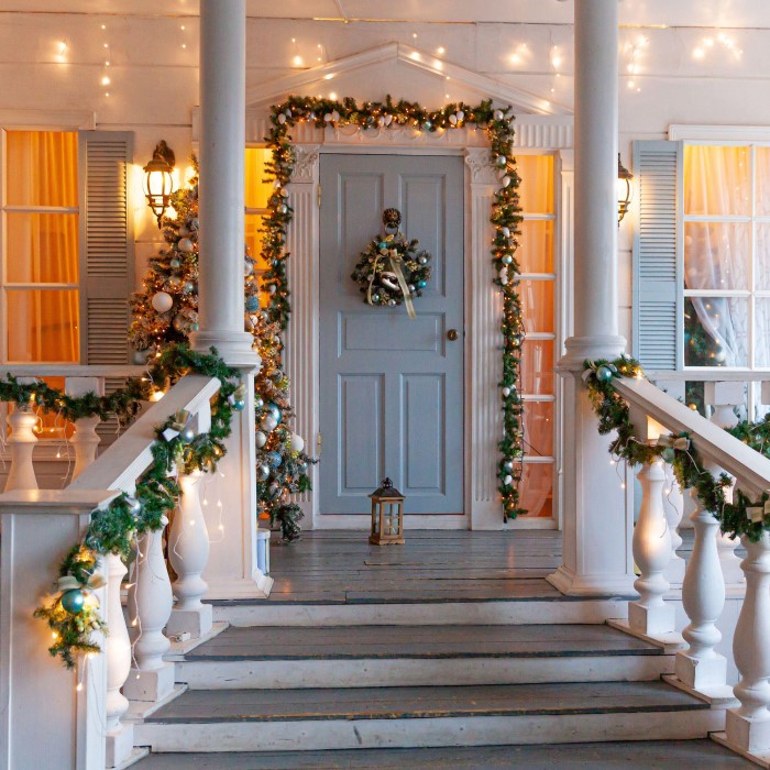 how to hang christmas lights outside without nails