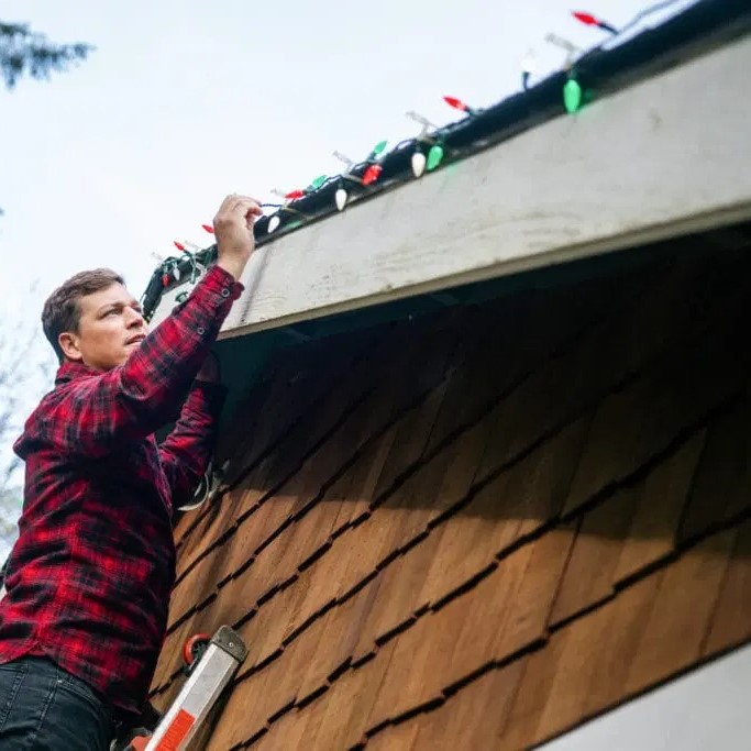 how to hang christmas lights on house
