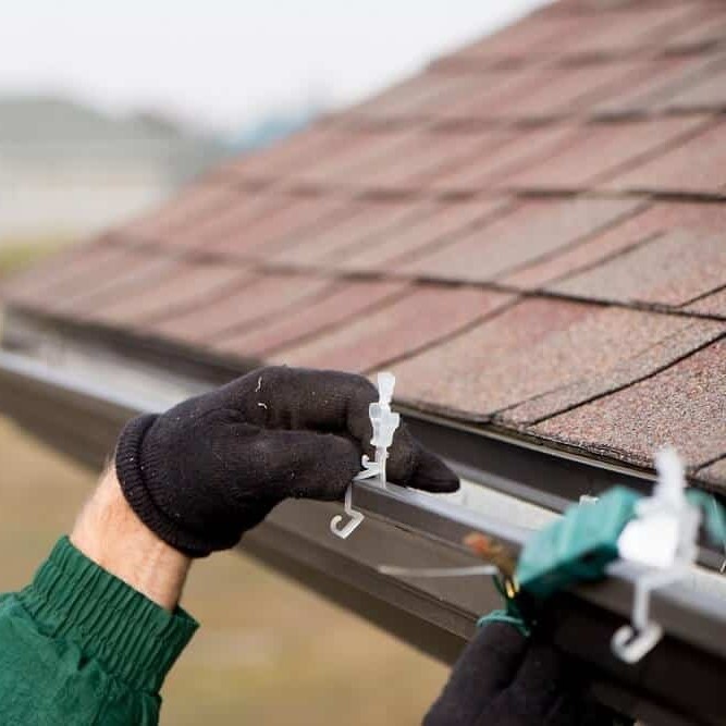 how to hang christmas lights outside without nails