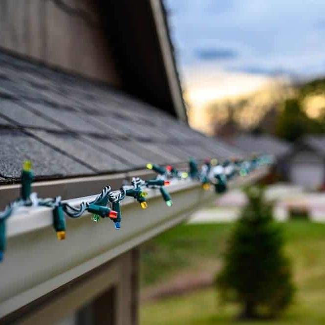 how to hang christmas lights outside without nails