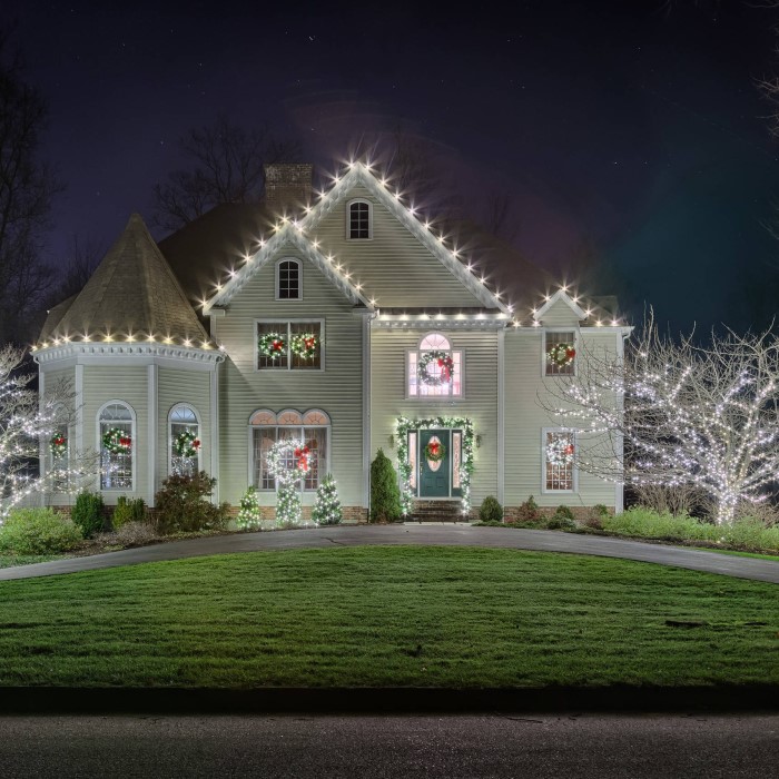 how to hang christmas lights on house