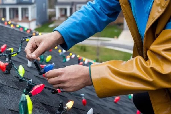 how to hang christmas lights on house